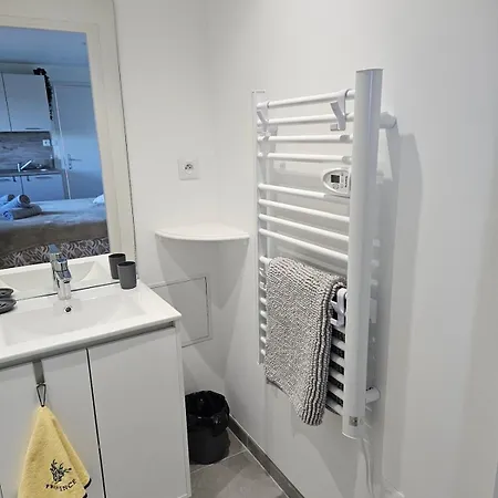 Apartment Au Qui Est Ce - *